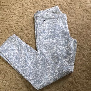 New! Gap skinny blue & white pattern jean size 27